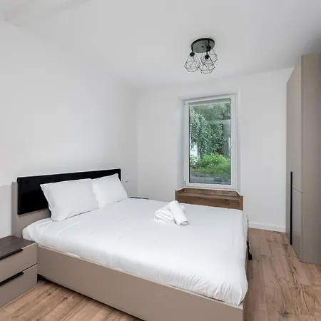 Apartment Pleszowska Deluxe By Bookinghost